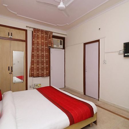 Oyo 11452 Golden Castle Lodge Indirapuram Экстерьер фото