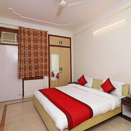 Oyo 11452 Golden Castle Lodge Indirapuram Экстерьер фото