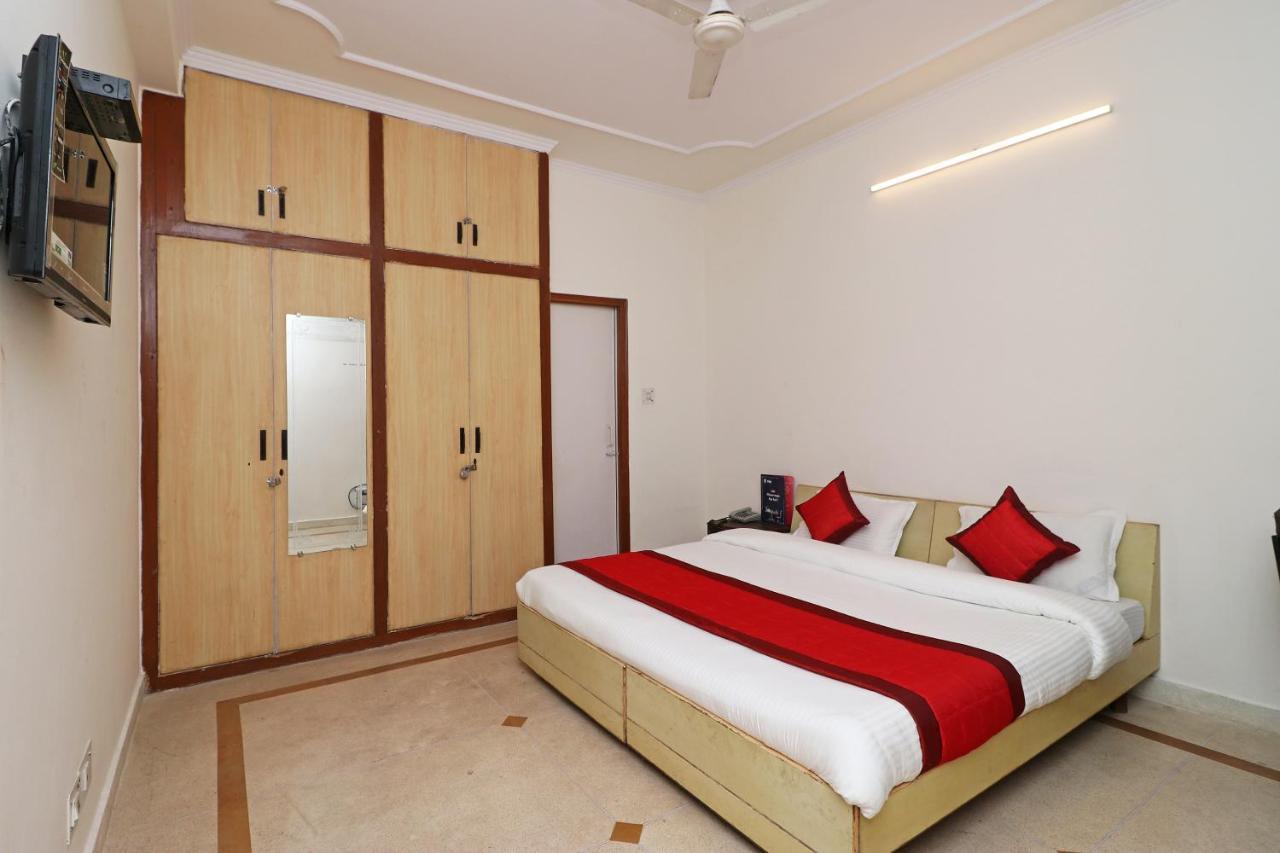 Oyo 11452 Golden Castle Lodge Indirapuram Экстерьер фото