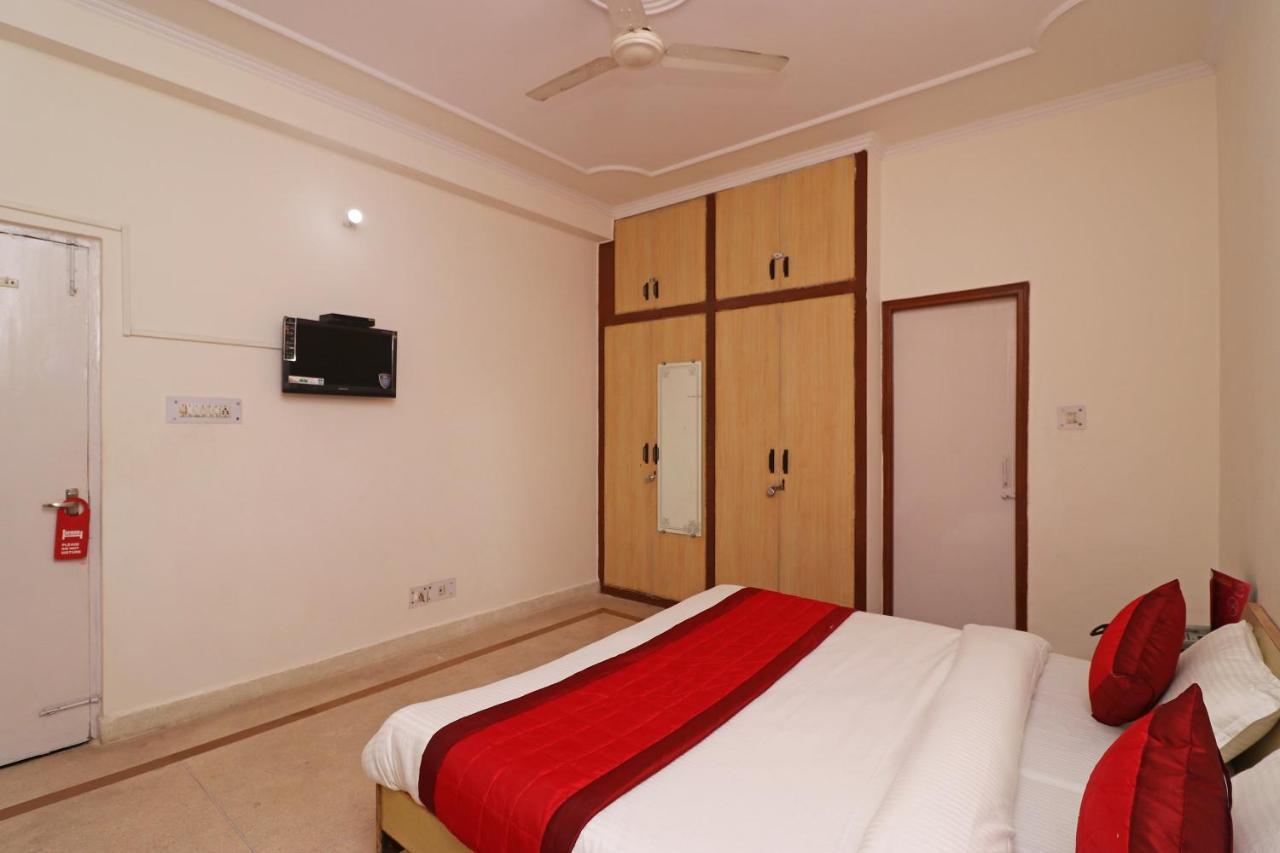 Oyo 11452 Golden Castle Lodge Indirapuram Экстерьер фото