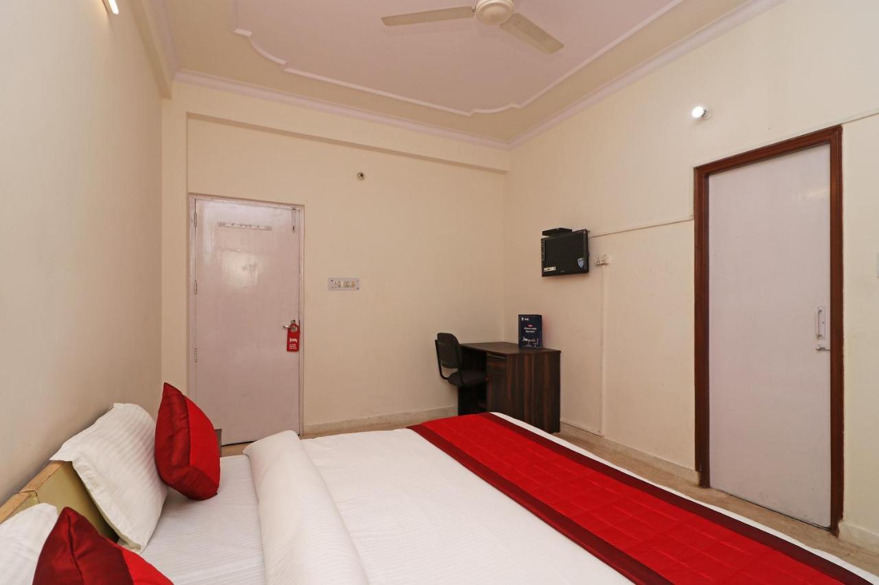 Oyo 11452 Golden Castle Lodge Indirapuram Экстерьер фото