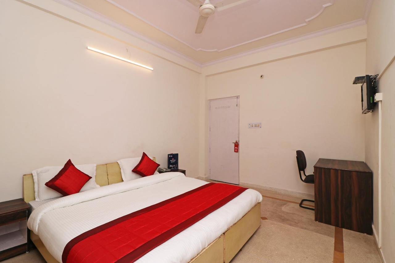 Oyo 11452 Golden Castle Lodge Indirapuram Экстерьер фото