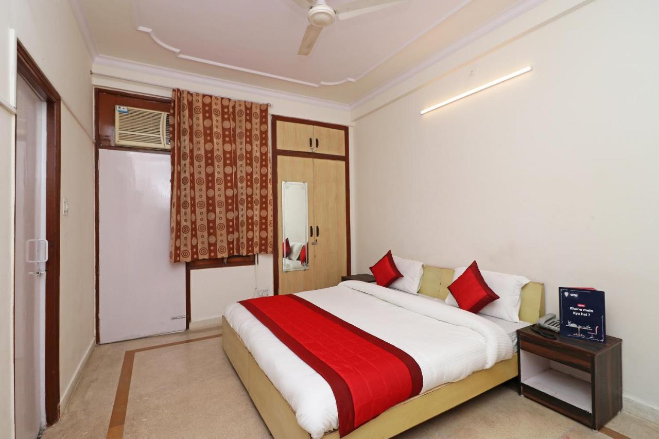 Oyo 11452 Golden Castle Lodge Indirapuram Экстерьер фото