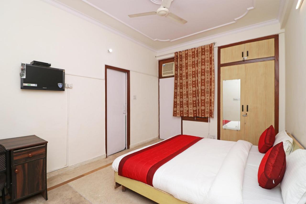 Oyo 11452 Golden Castle Lodge Indirapuram Экстерьер фото
