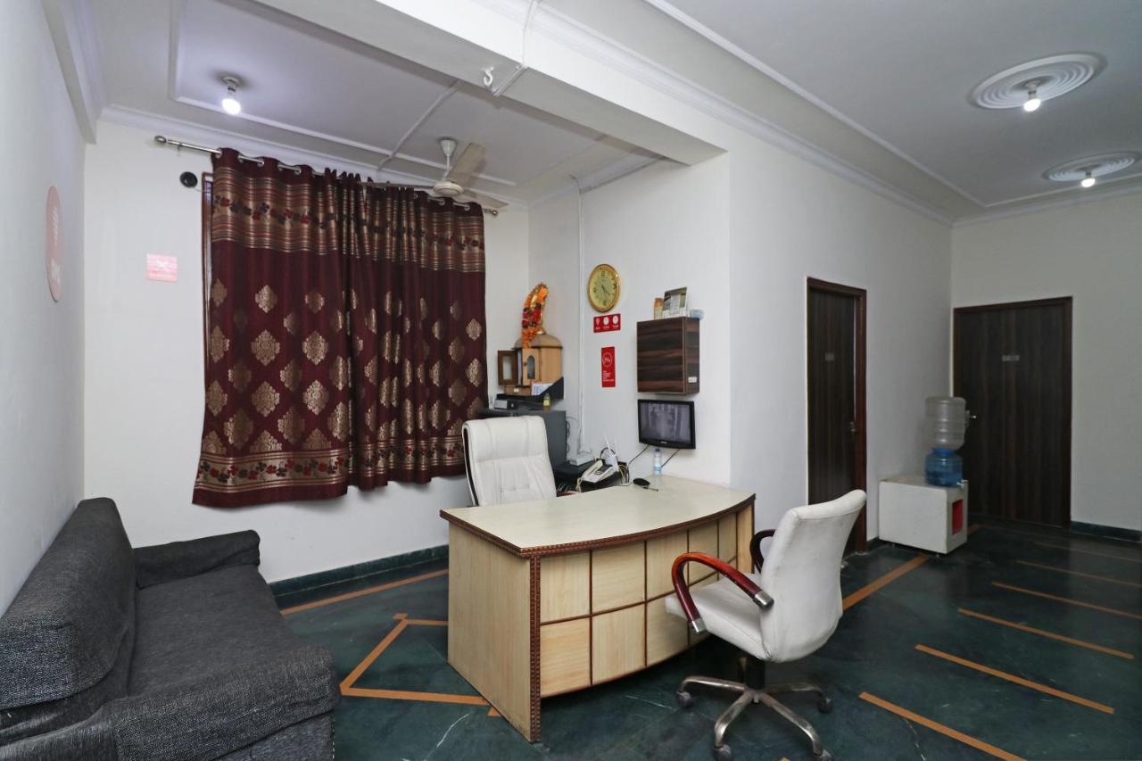 Oyo 11452 Golden Castle Lodge Indirapuram Экстерьер фото