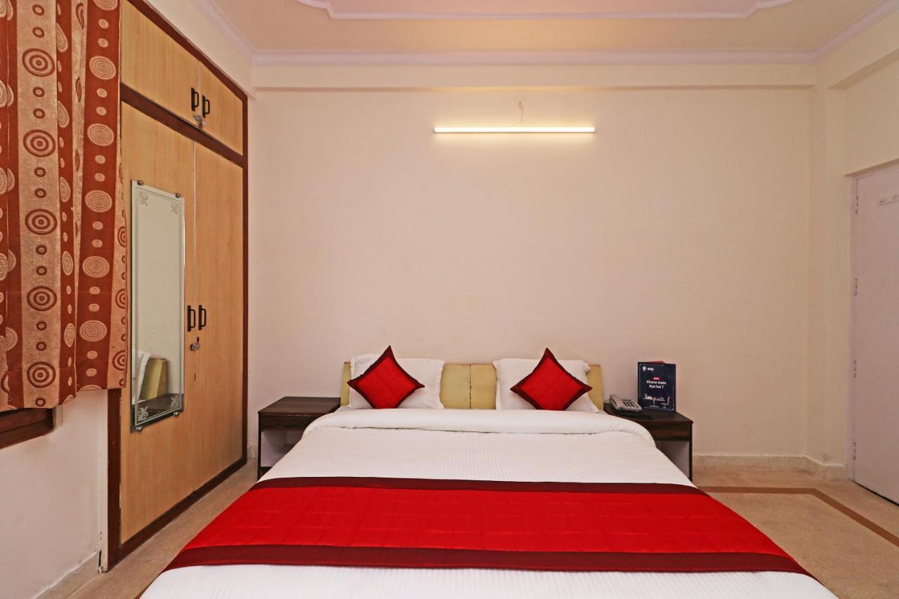 Oyo 11452 Golden Castle Lodge Indirapuram Экстерьер фото